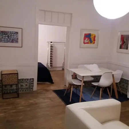 Low Cost - Baixa-mouraria Apartment *