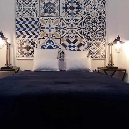 Low Cost - Baixa-mouraria Apartment *